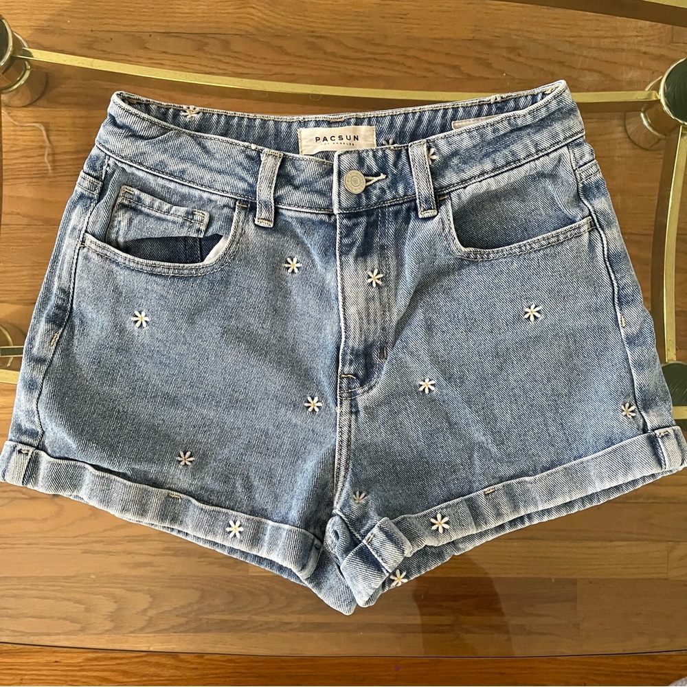 Pacsun Daisy Shorts